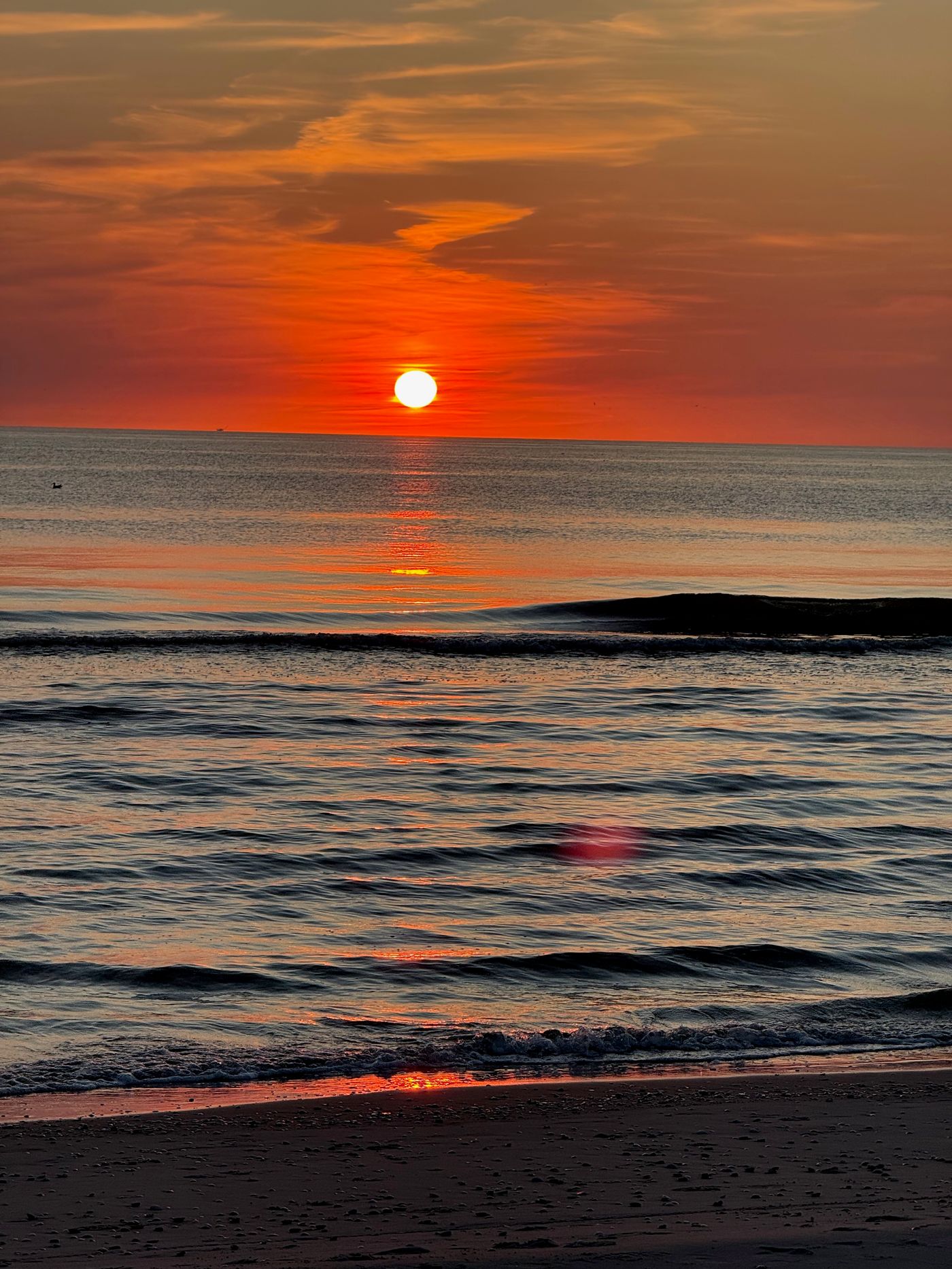 Die Sonne versinkt in der Nordsee